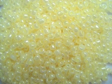 Бисер китайский мелкий непрозрачный жемчужный бледно-жёлтый 1,6-2мм (код 3PY07) 25г 3PY07 фото